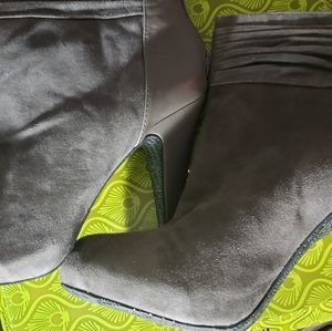 Gianni Bini Kaycie Boots (grey suede)